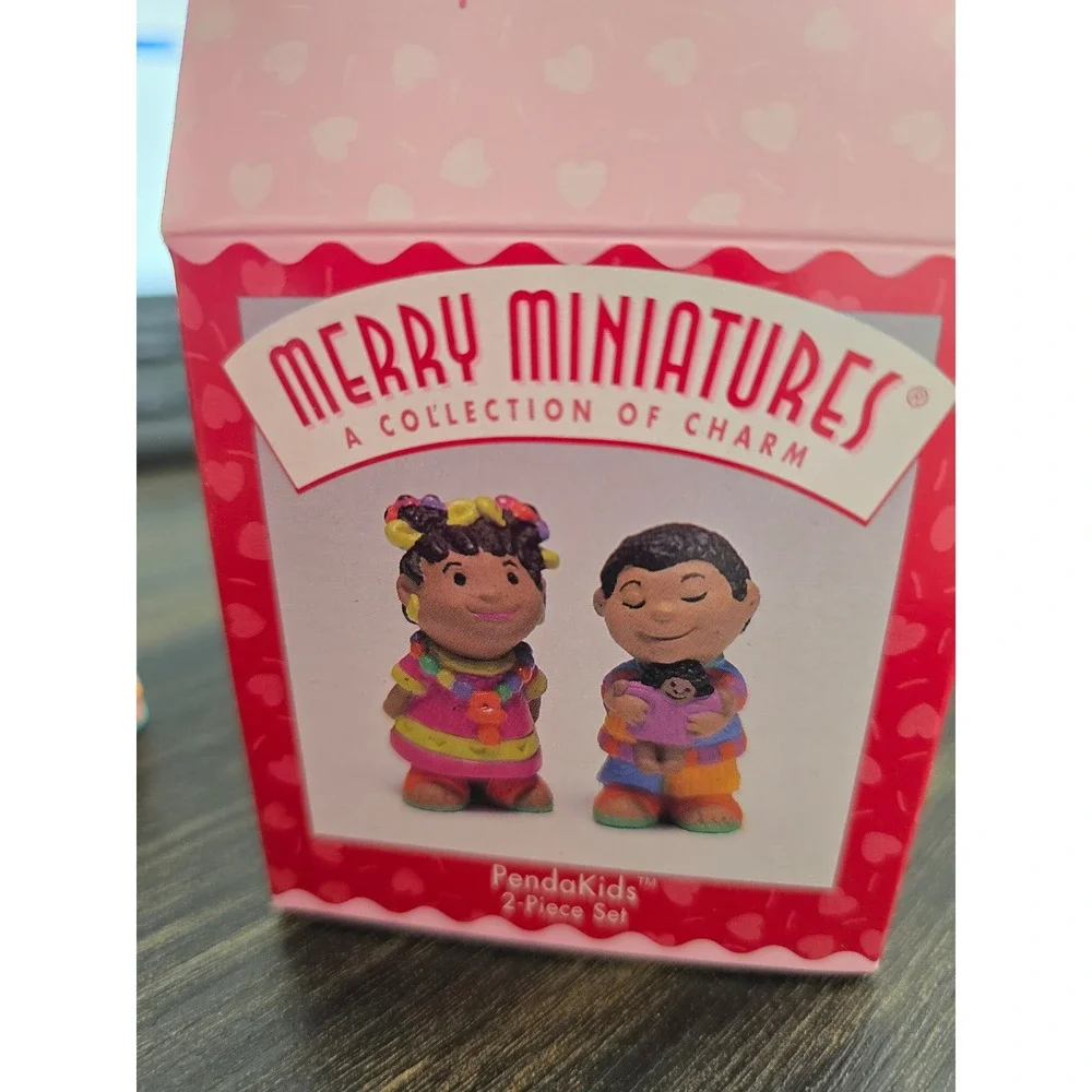 Hallmark Merry Miniatures PendaKids Sule and Sera 2‎ Piece Set Figurine with Box